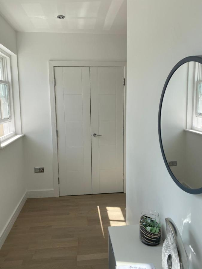 Apartment No 8 - Stay In Style In The Heart Of The Cathedral City. Труро Екстер'єр фото