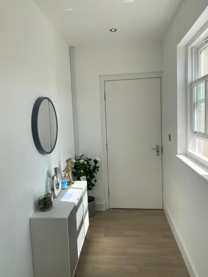 Apartment No 8 - Stay In Style In The Heart Of The Cathedral City. Труро Екстер'єр фото